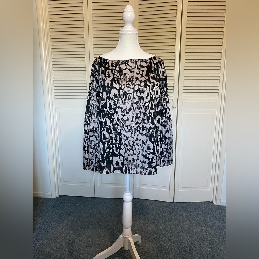 Jennifer Lopez women top animal print
